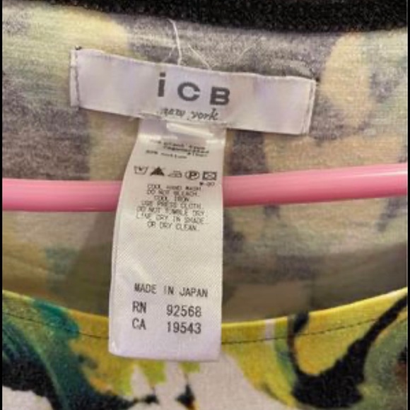 ICB Printed Short Sleeve Top with Zippers - Picture 2 of 3